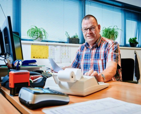 Ale Jan van der Ploeg, financieel administrateur bij De Vries Transport in Hallum