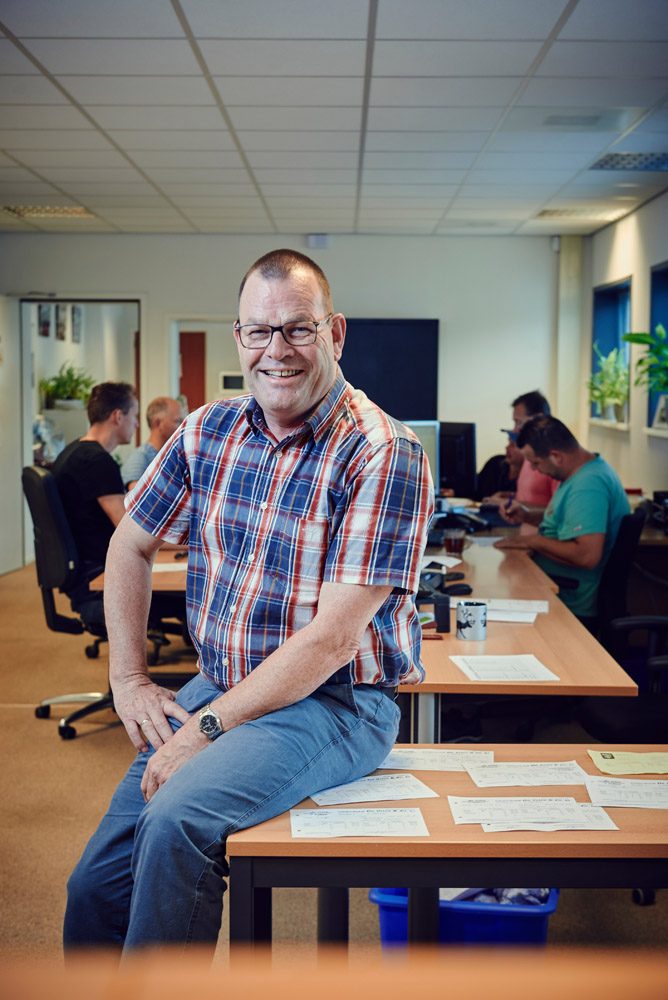 Ale Jan van der Ploeg, financieel administrateur bij De Vries Transport in Hallum