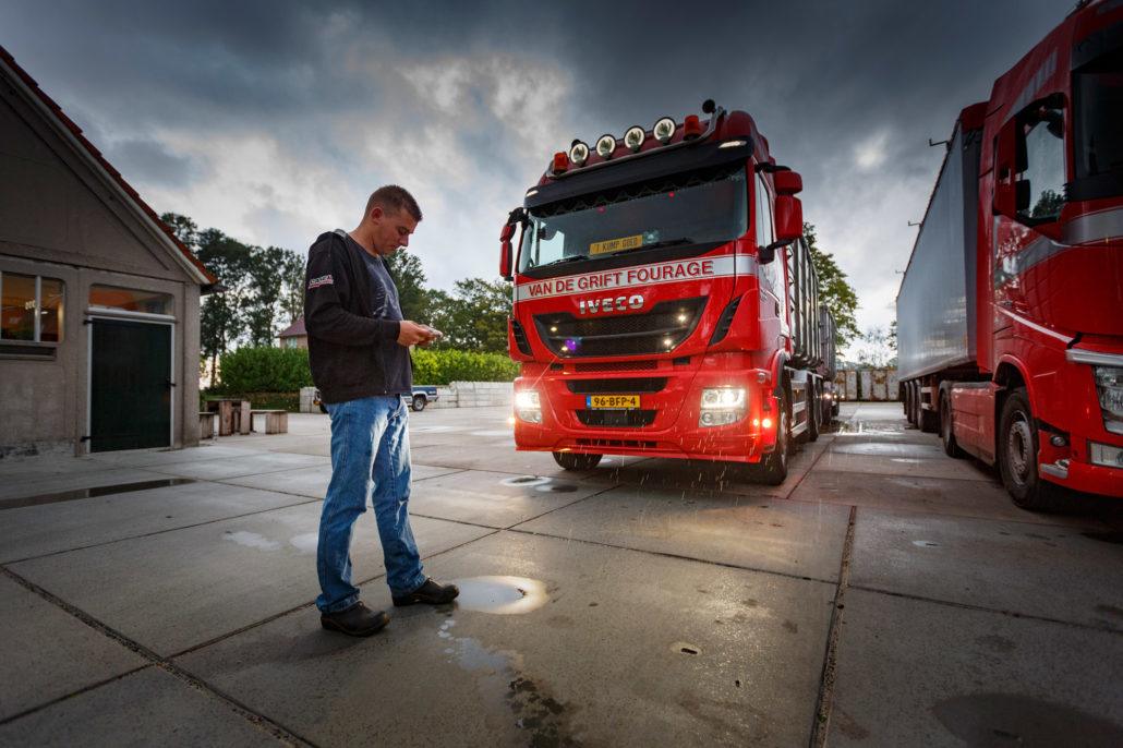 Nederland 2016 Ens Terschuur TON Chauffeur Geraldt rijdt mest van A naar B. Ens Terschuur. COPYRIGHT Chris Pennarts Blokland 82 3417 MR Montfoort The Netherlands+31653309747 info@chrispennarts.nl www.chrispennarts.nl