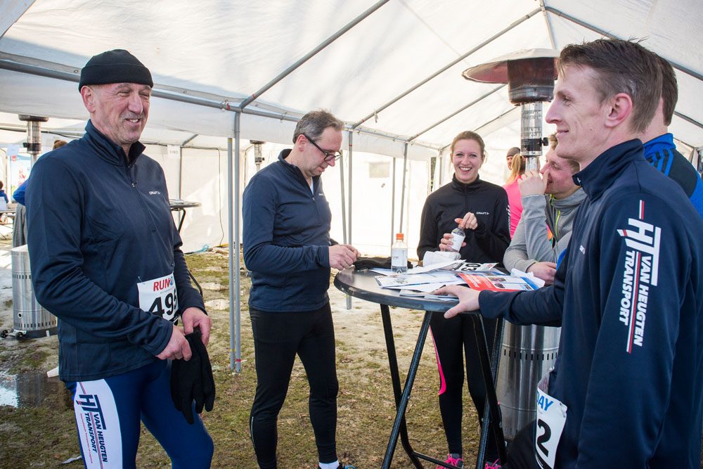 Uithijgen na de Kwintelooyen Winterrun