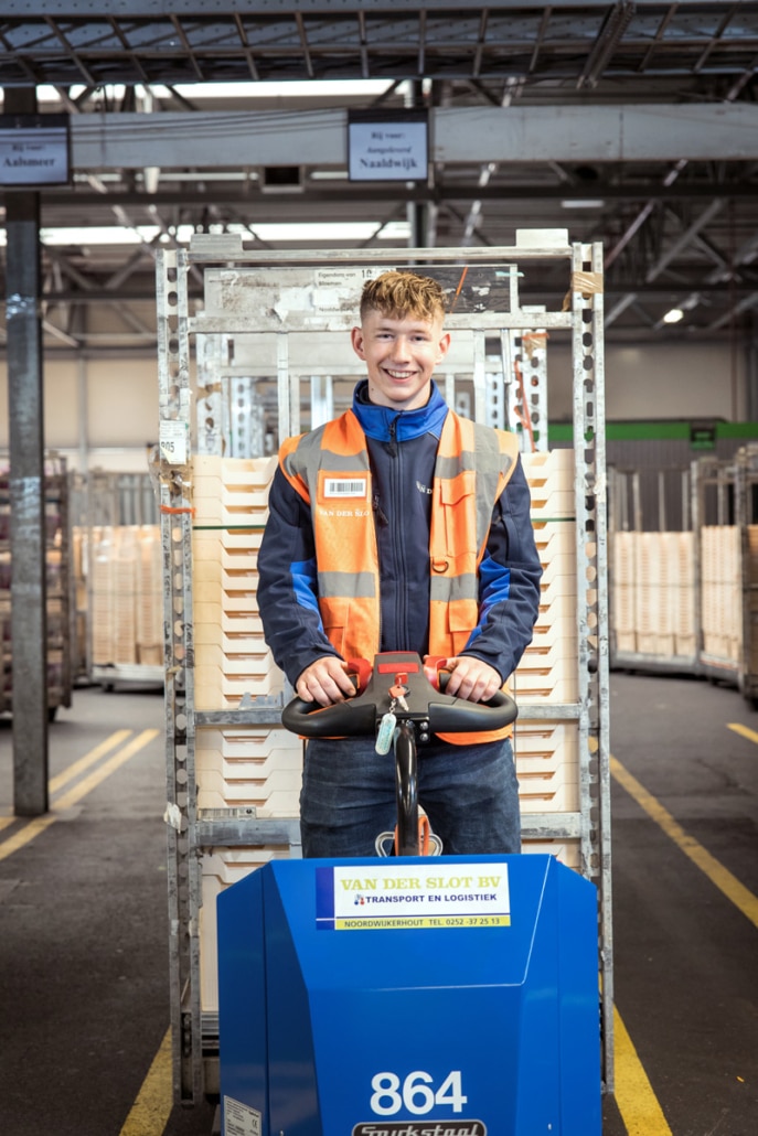 Xander Policht is lachend aan het werk