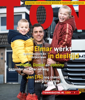 plaatje van de cover met witte man die twee kinderen vasthoudt, ze kijken allemaal blij